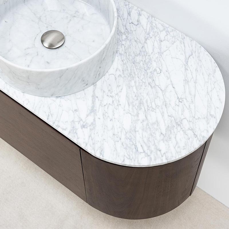 Eleganta materialval som äkta marmor i våra moderna badrumskommoder Eleganta materialval som äkta marmor i våra moderna badrumskommoder