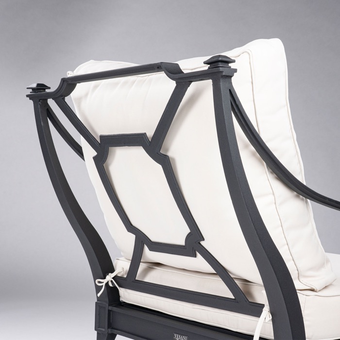 Elegant utef&aring;t&ouml;lj i klassisk design i svart gjuten aluminium