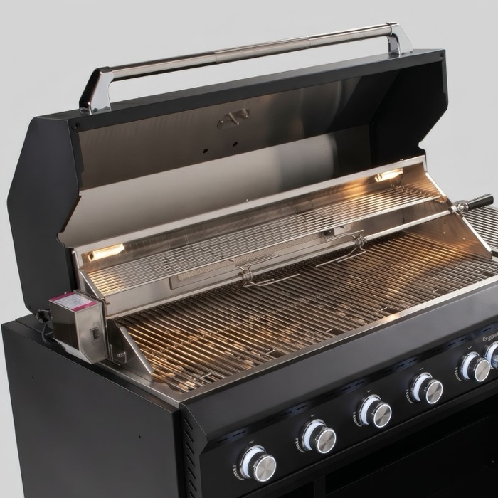 Vit fullututrustad grill med 6+1 zoner rotisserie, keramiska brikettter, belysning, termometer & toppbrännare Vit fullututrustad grill med 6+1 zoner rotisserie, keramiska brikettter, belysning, termometer & toppbrännare