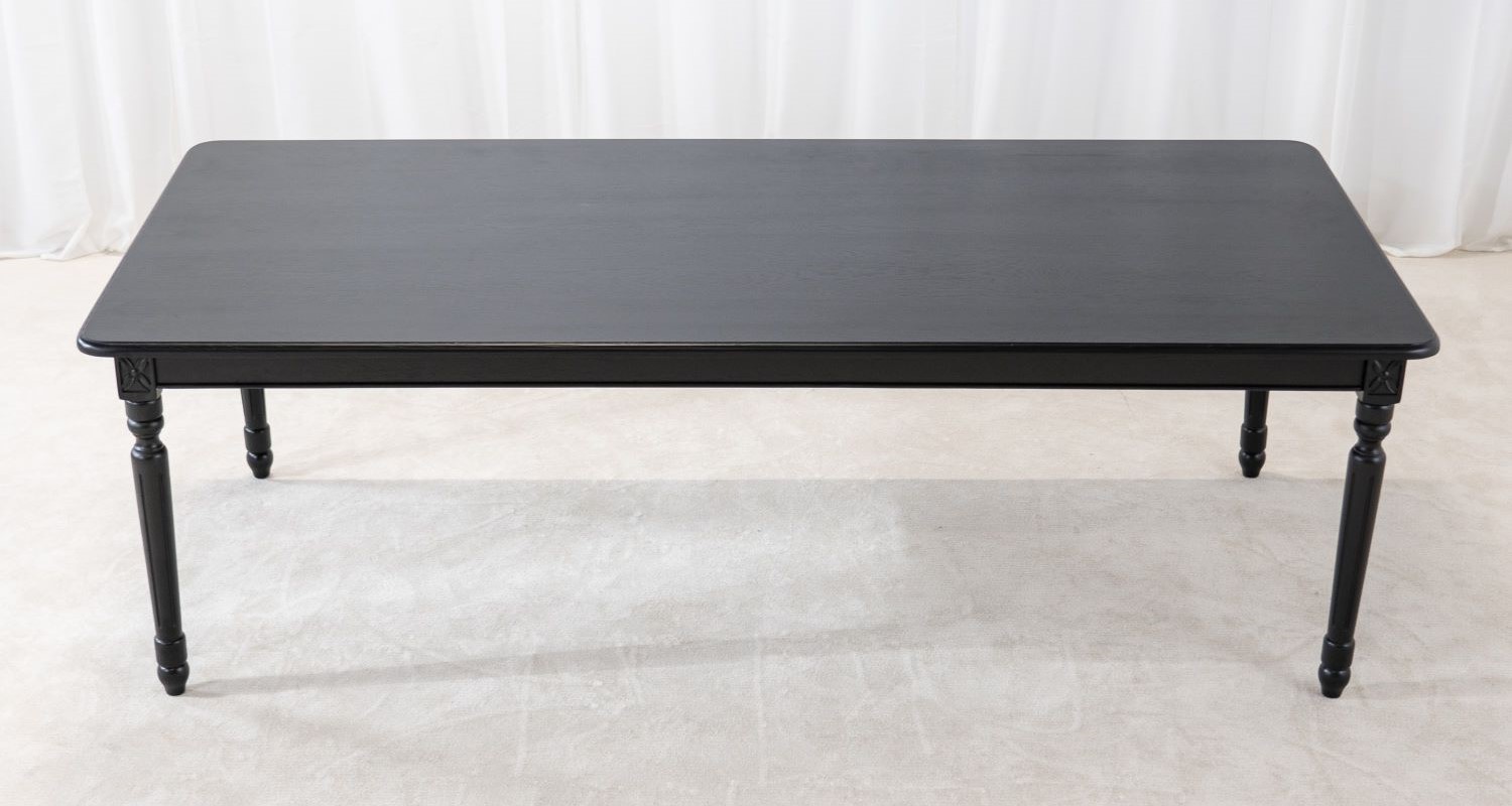 svart matbord 240cm långt med plats för 10 stolar