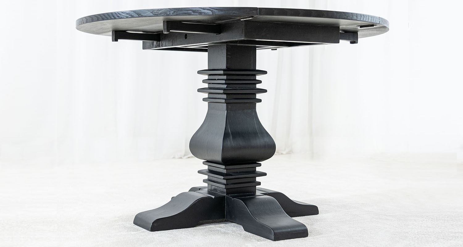 svart matbord runt 120cm med plats för 6 personer