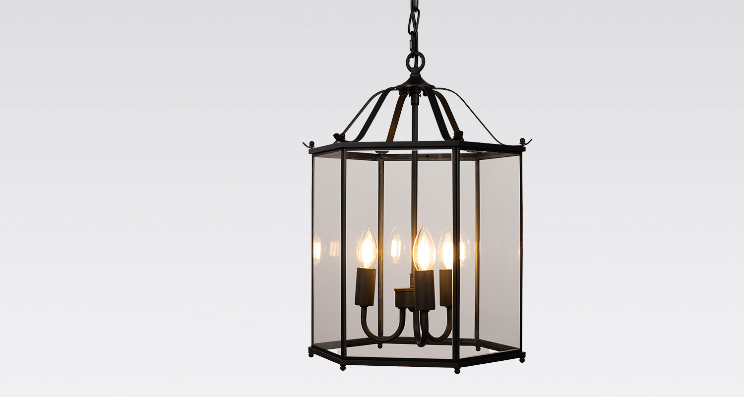 Kristallplafond med retoinspirerad design i klarglas med krom stomme