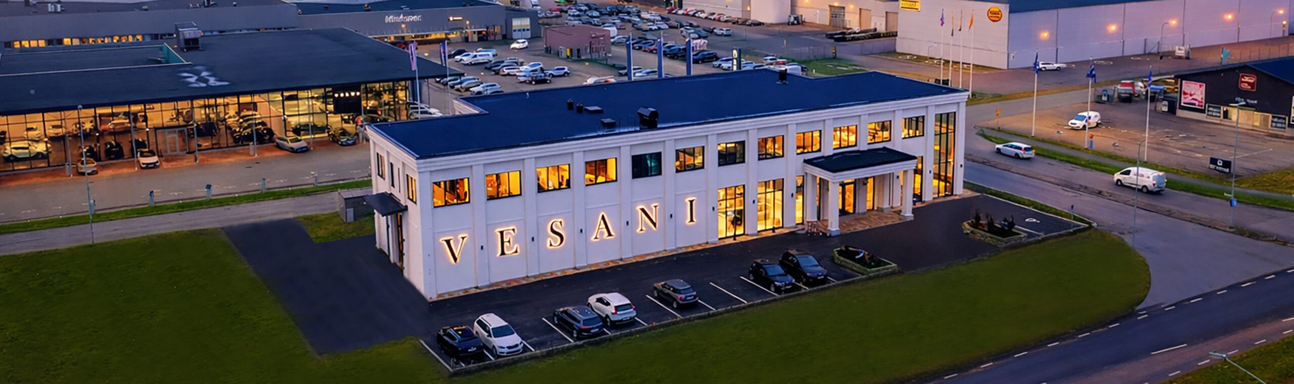 Butik och showroom, välkommen till Transportgatan 6 där Vesani nu öppnar upp portarna Vesanis showroom på Transportgatan 6, upplev vårt sortiment av belysning och exklusiva möbler